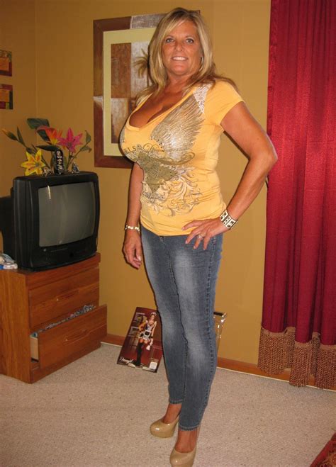 busty mature gilf|busty